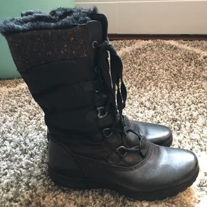 Fur lined winter boots